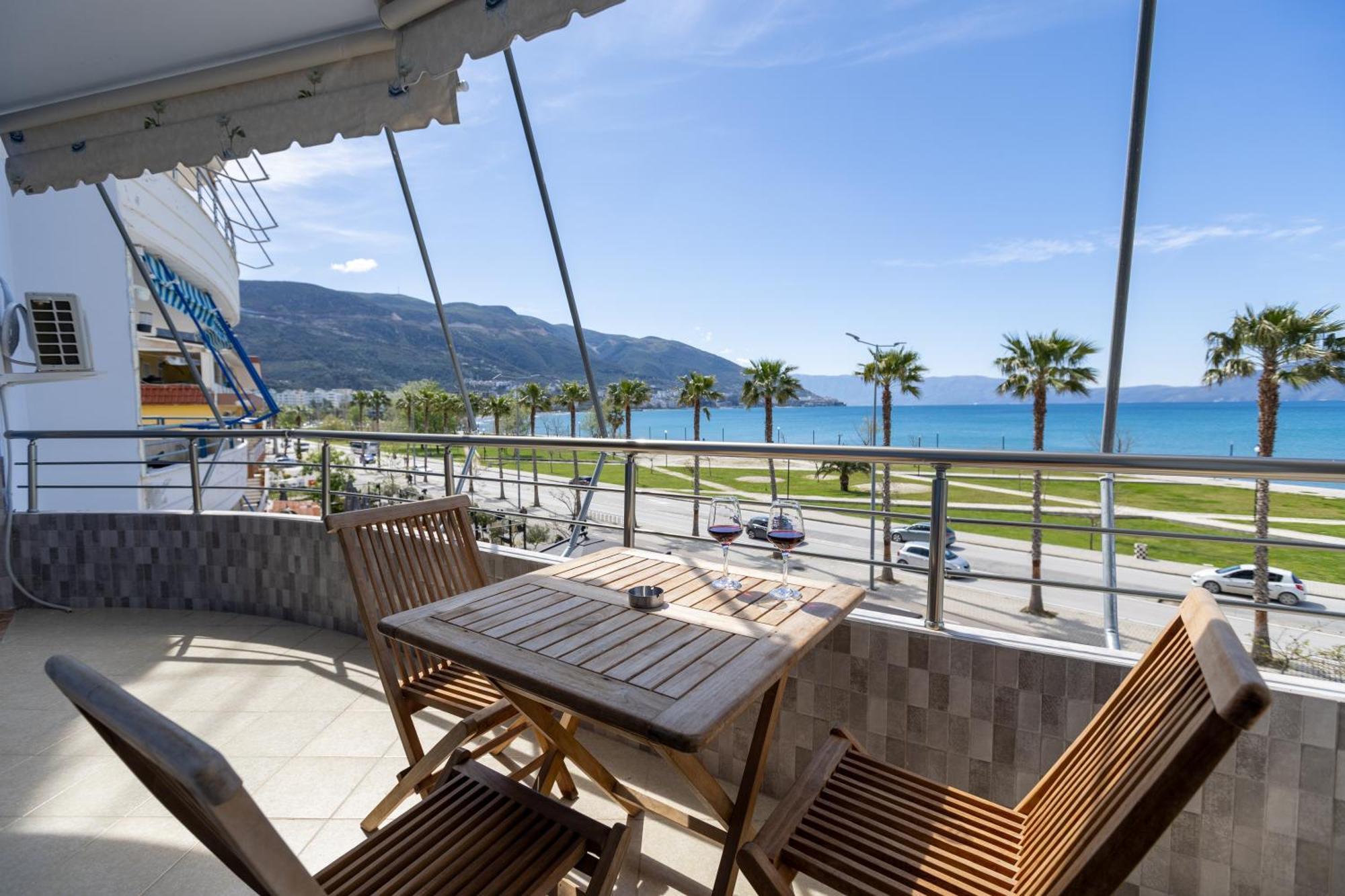 Azure Bliss Seaview Vlore-kean Leilighet *